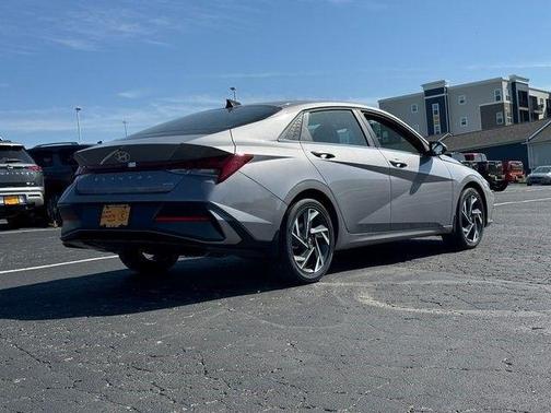 Metal 2025 Hyundai ELANTRA HEV Limited