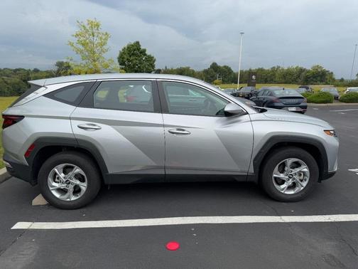 2023 Hyundai TUCSON SE