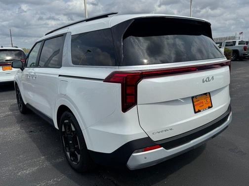 Snow White Pearl 2026 Kia Carnival EX