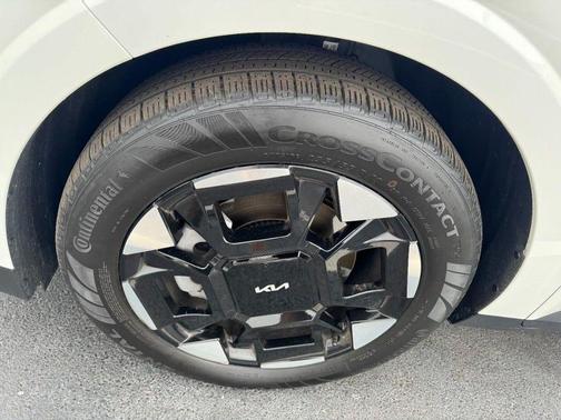 Snow White Pearl 2026 Kia Carnival EX