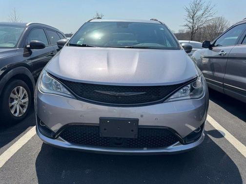 Billet Silver Metallic Clearcoat 2019 Chrysler Pacifica Limited