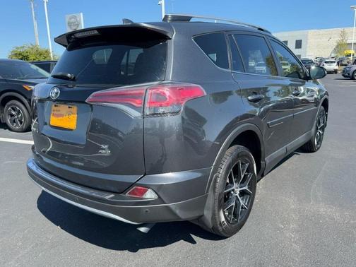 2017 Toyota RAV4 SE