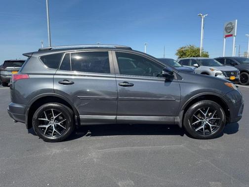 2017 Toyota RAV4 SE