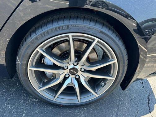 Vik Black 2026 Genesis G70 2.5T Prestige