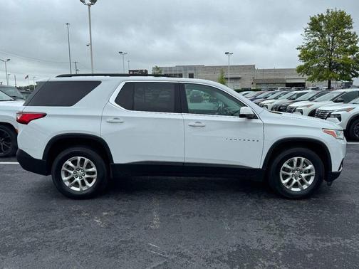 Summit White 2021 Chevrolet Traverse LT Cloth