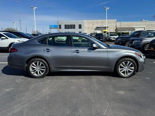 2016 INFINITI Q70 3.7X