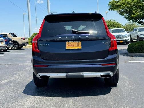 2017 Volvo XC90 T6 Momentum