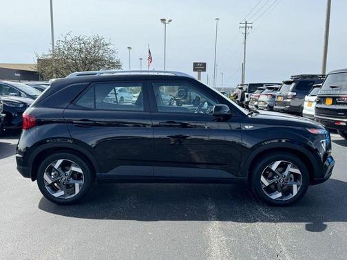 2024 Hyundai VENUE SEL