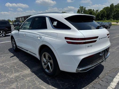Uyuni White 2026 Genesis GV70 2.5T