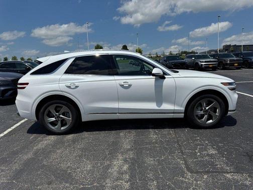 Uyuni White 2026 Genesis GV70 2.5T