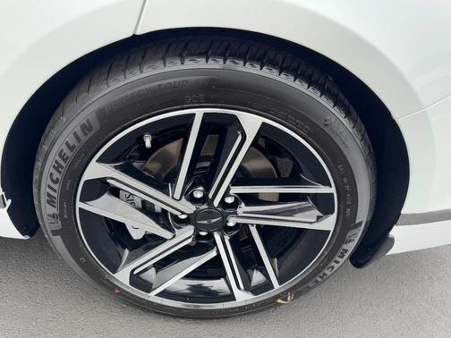 2026 Genesis G80 2.5T
