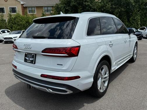 2022 Audi Q7 55 Premium Plus