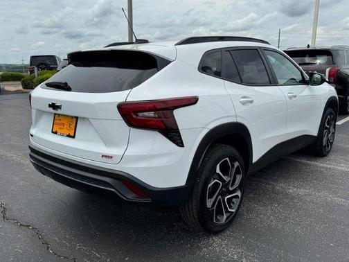 Summit White 2025 Chevrolet Trax 2RS
