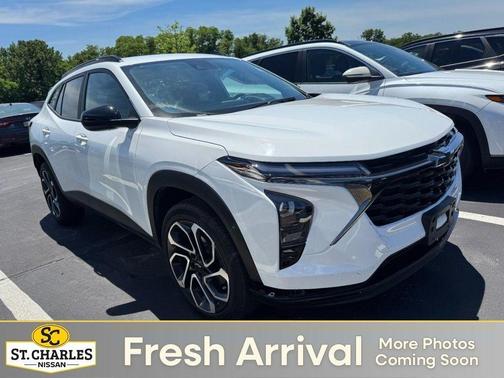 Summit White 2025 Chevrolet Trax 2RS
