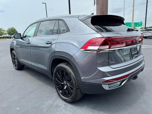 Platinum Gray Metallic 2024 Volkswagen Atlas Cross Sport 2.0T SE w/Technology