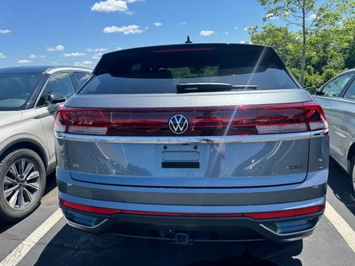 Platinum Gray Metallic 2024 Volkswagen Atlas Cross Sport 2.0T SE w/Technology