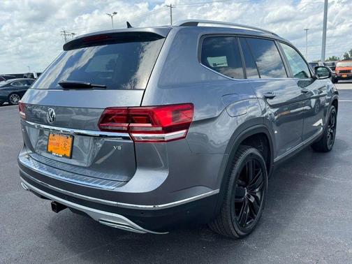 Platinum Gray Metallic 2018 Volkswagen Atlas 3.6L SEL