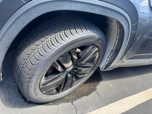 Platinum Gray Metallic 2018 Volkswagen Atlas 3.6L SEL