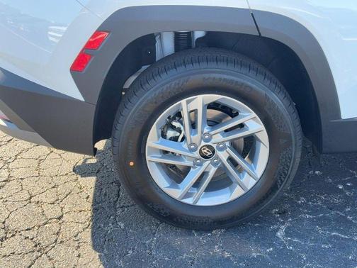 White Pearl 2026 Hyundai TUCSON SE