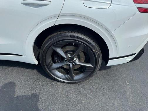 Uyuni White 2026 Genesis GV70 2.5T Sport Prestige