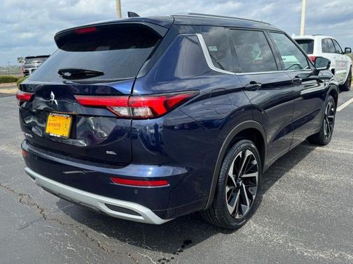 Cosmic Blue Metallic 2022 Mitsubishi Outlander SEL