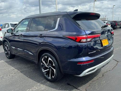 Cosmic Blue Metallic 2022 Mitsubishi Outlander SEL
