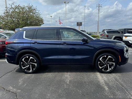 Cosmic Blue Metallic 2022 Mitsubishi Outlander SEL