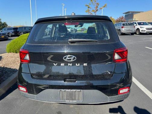 Black Noir Pearl 2023 Hyundai VENUE SE