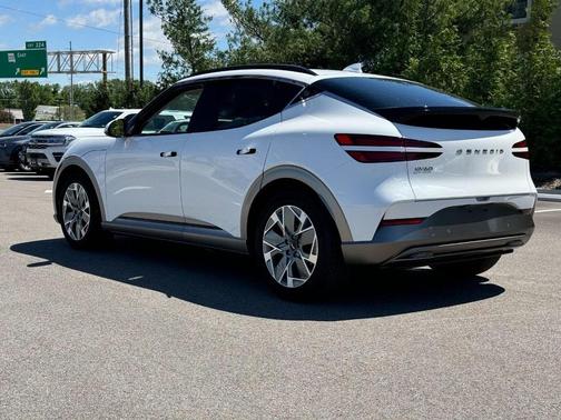 2024 Genesis GV60 Standard