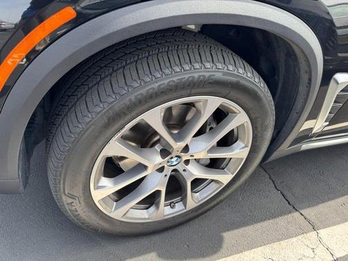 Black Sapphire Metallic 2025 BMW X5 xDrive40i