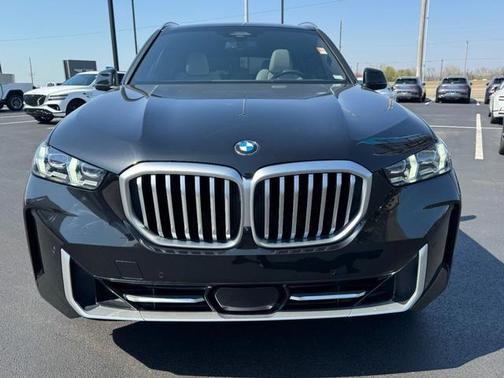 Black Sapphire Metallic 2025 BMW X5 xDrive40i