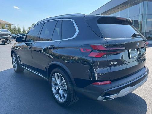 Black Sapphire Metallic 2025 BMW X5 xDrive40i