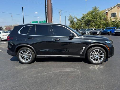 Black Sapphire Metallic 2025 BMW X5 xDrive40i