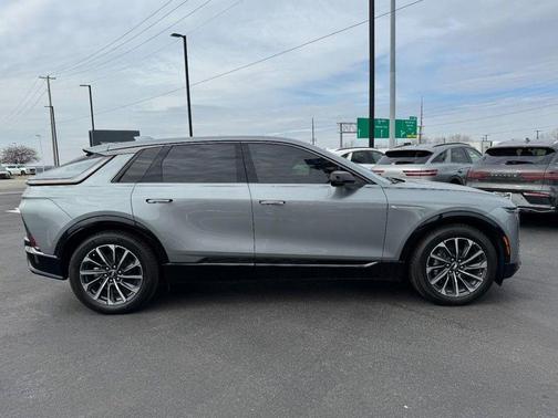 2024 Cadillac LYRIQ Sport