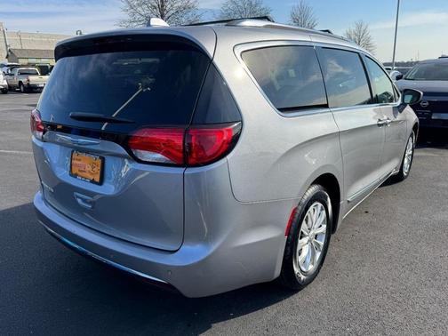 2018 Chrysler Pacifica Touring-L