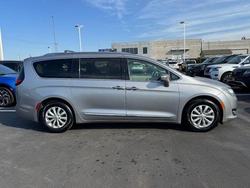 2018 Chrysler Pacifica Touring-L