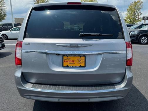 2013 Chrysler Town & Country Touring-L