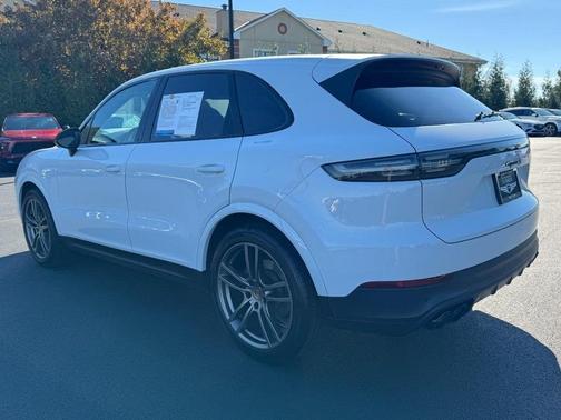 2023 Porsche Cayenne S Platinum Edition