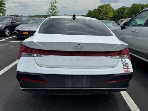 White 2025 Hyundai ELANTRA SE