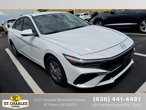 White 2025 Hyundai ELANTRA SE