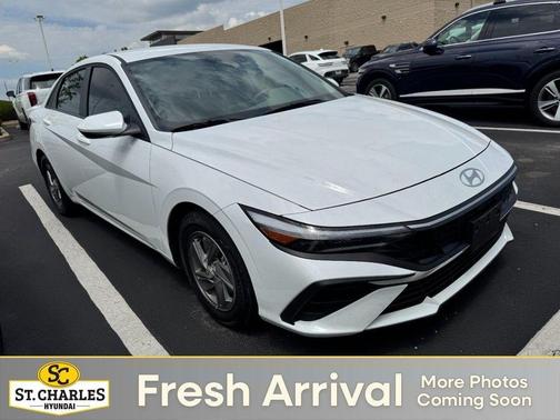 White 2025 Hyundai ELANTRA SE