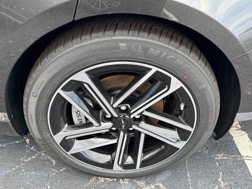 Makalu Gray 2026 Genesis G80 2.5T