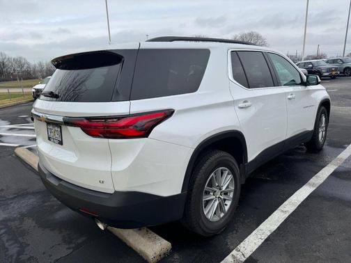 2022 Chevrolet Traverse LT Leather