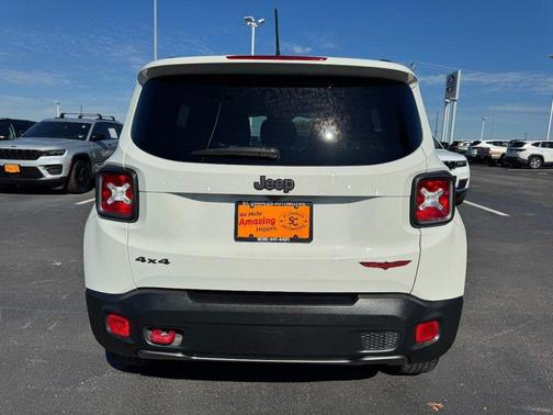 Alpine White 2016 Jeep Renegade Trailhawk