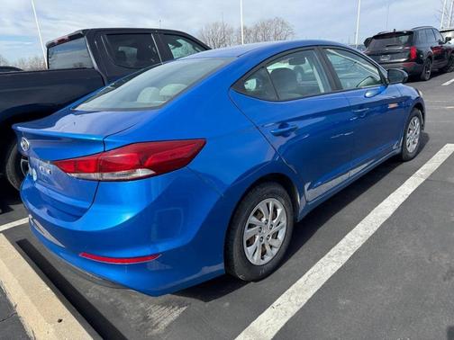 2018 Hyundai ELANTRA SE