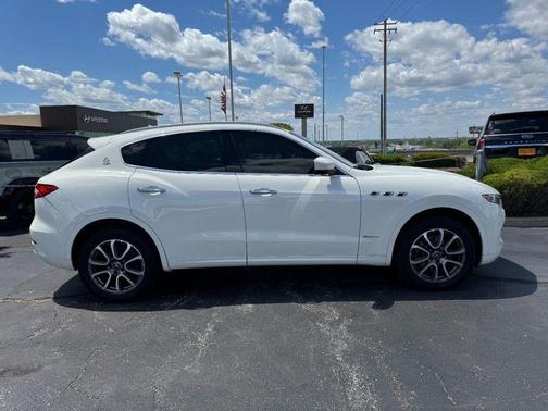 Bianco 2020 Maserati Levante GranLusso