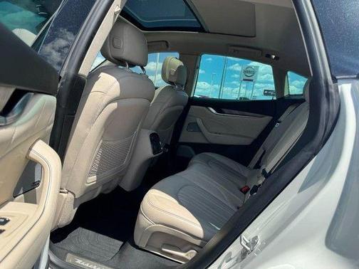 Bianco 2020 Maserati Levante GranLusso