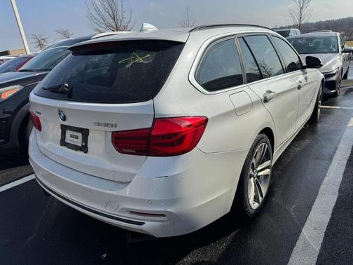 2017 BMW 330 i xDrive