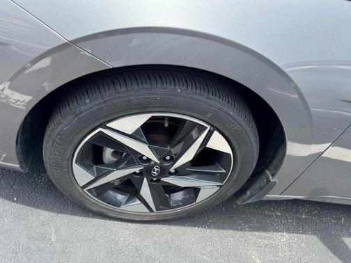 Metal 2023 Hyundai ELANTRA SEL