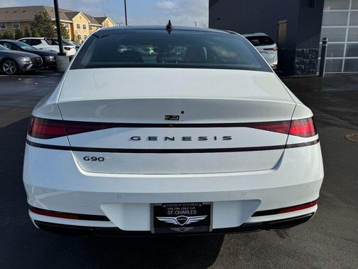 Uyuni White 2026 Genesis G90 3.5T e-SC Prestige Black